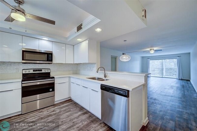 Building Photo - 4401 Martinique Ct
