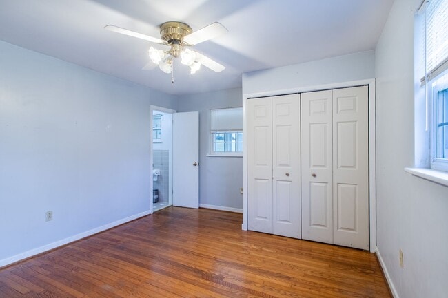 Building Photo - Convenient to Downtown Brevard