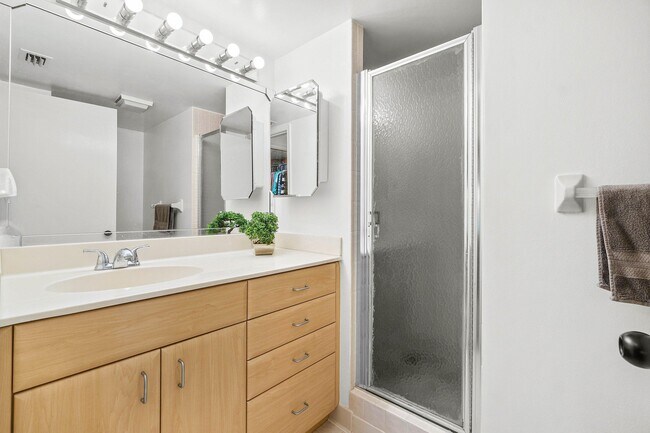 Building Photo - 10110 Cedar Point Blvd