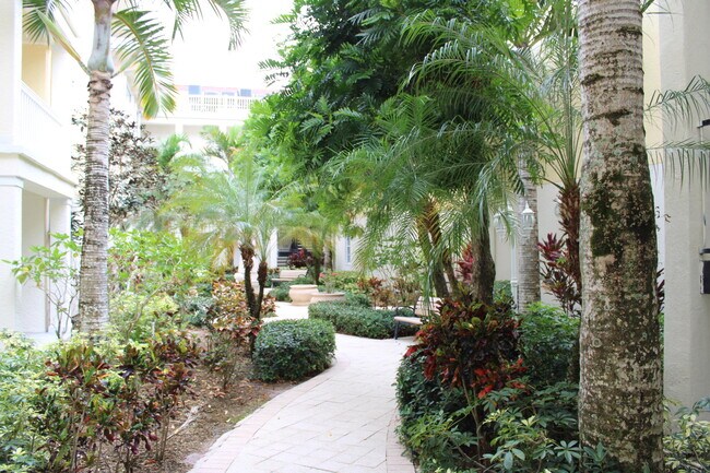 Building Photo - 275 Murcia Dr