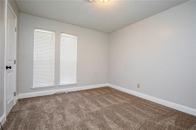 Building Photo - 2726 W Highland Cir