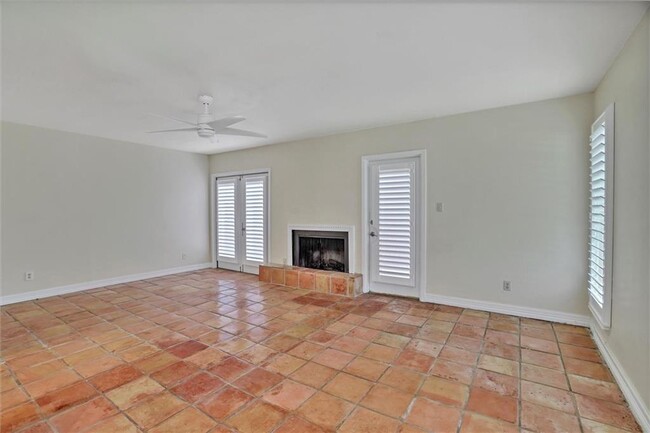 Building Photo - 3611 Las Colinas Dr