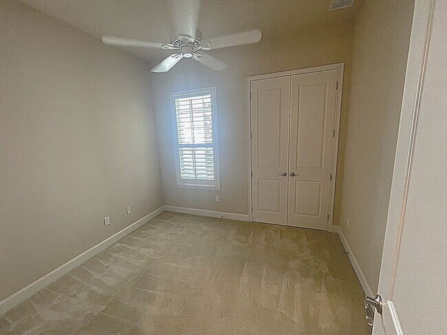 Building Photo - Beautiful 3 Bedroom 3 Bathroom home in Pla...
