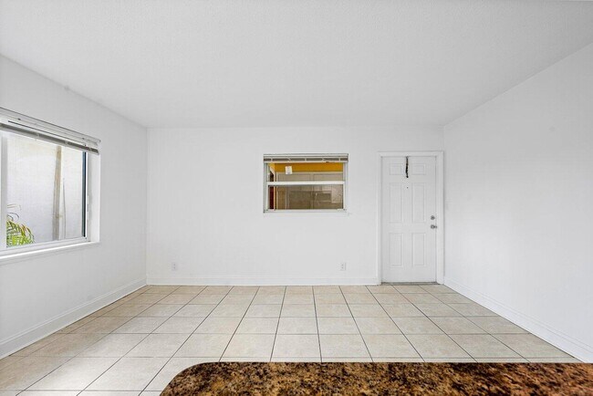 Building Photo - 391 SE 19th Ave