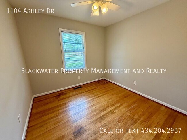 Building Photo - 1104 Ashley Dr