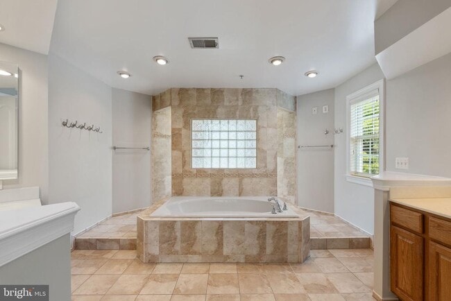 Building Photo - 15436 Symondsbury Way