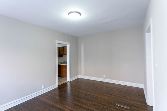 Building Photo - 5417 S Drexel Ave