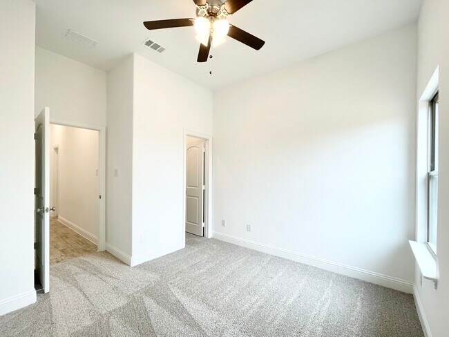 Building Photo - 2914 Bobcat Dr