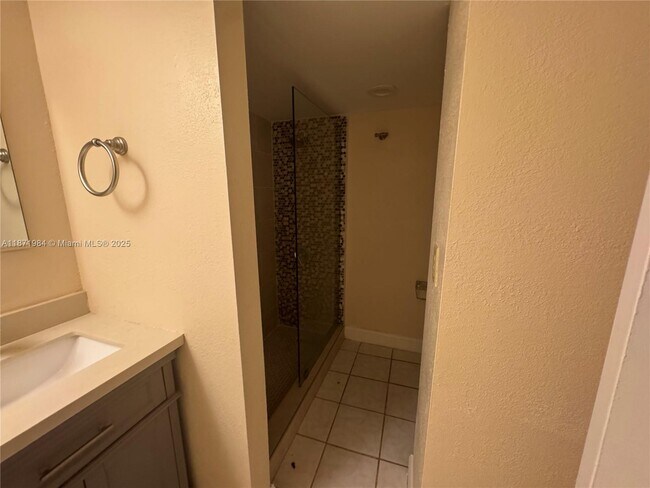 Building Photo - 6521 Racquet Club Dr