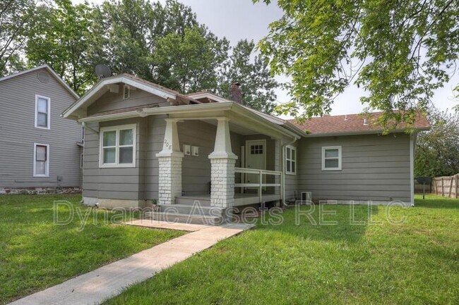 Building Photo - 208 E Park St