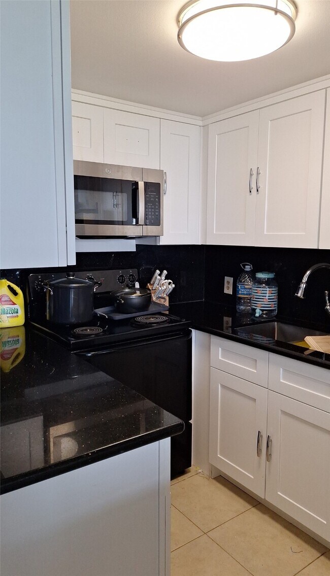 Building Photo - 7510 Hornwood Dr