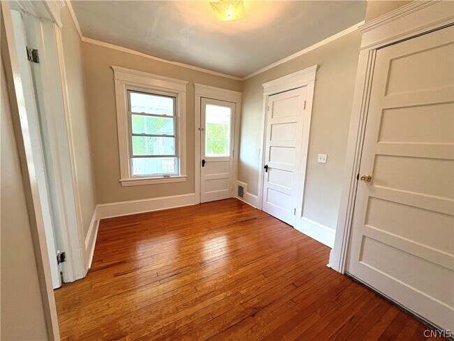 Building Photo - 71 Chedell Pl