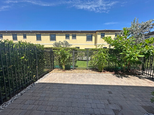 Building Photo - Stylish 3-Bedroom Home with Pool, Garage &...
