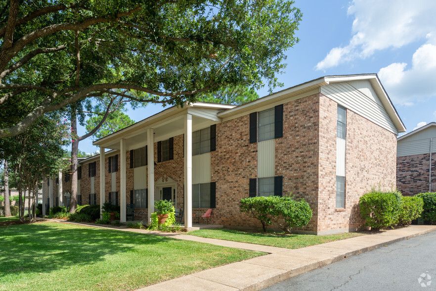 Building Photo - COLONIAL PLAZA APARTMENTS