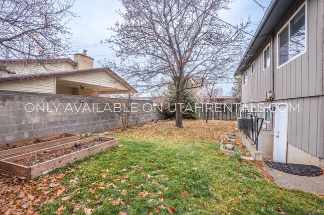 Building Photo - 893 N 500 E