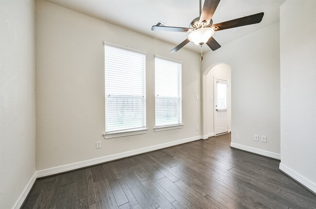 Building Photo - 1504 Peyton Oaks Pl