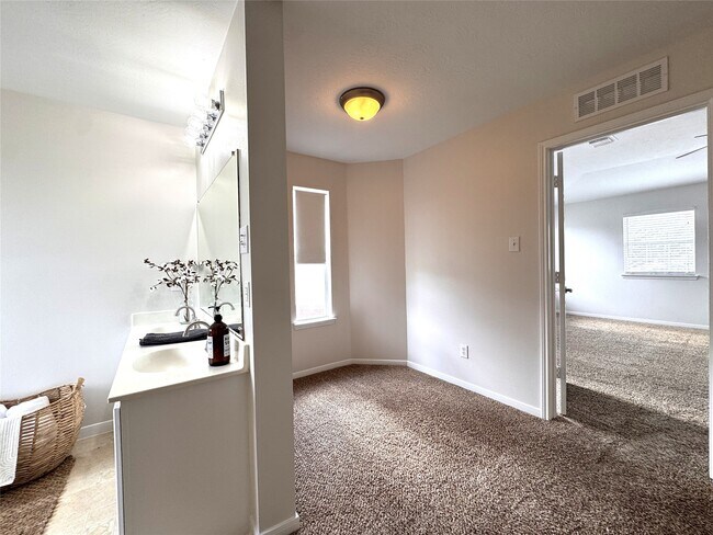 Building Photo - 23906 Kingmont Knoll Ct