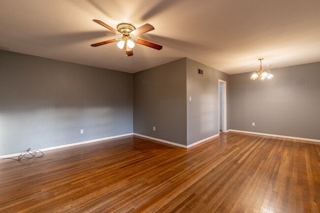 Building Photo - 430 N Graham St