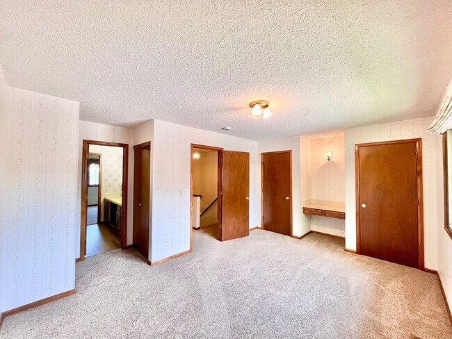 Building Photo - Spacious 4 bed/ 3 bath Two Story Home with Finished Basement - Lawn and Garden Care Included, New...
