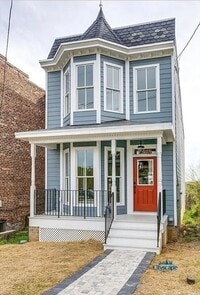 Building Photo - SWANKY 3 BEDROOM NEWER HOME IN HISTORIC CH...