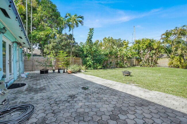 Building Photo - 501 SW 8th St