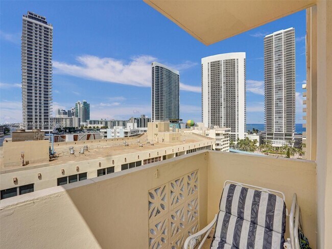 Building Photo - 1833 S Ocean Dr