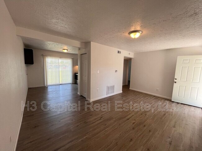 Building Photo - 892 Haller St