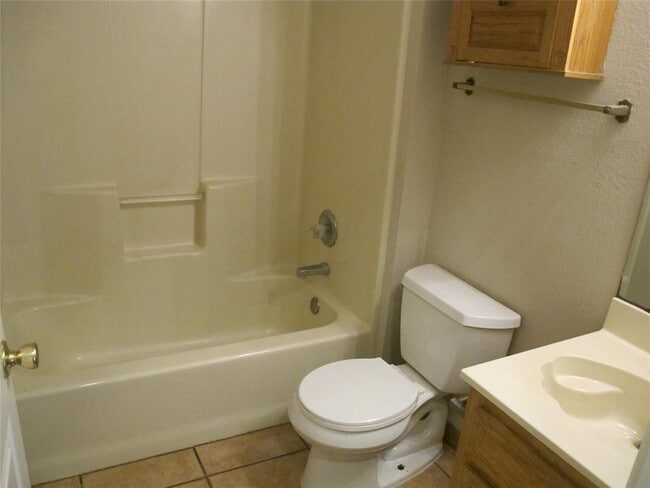 Building Photo - 902 Quartz Ct
