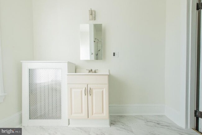 Building Photo - 401 W Washington St