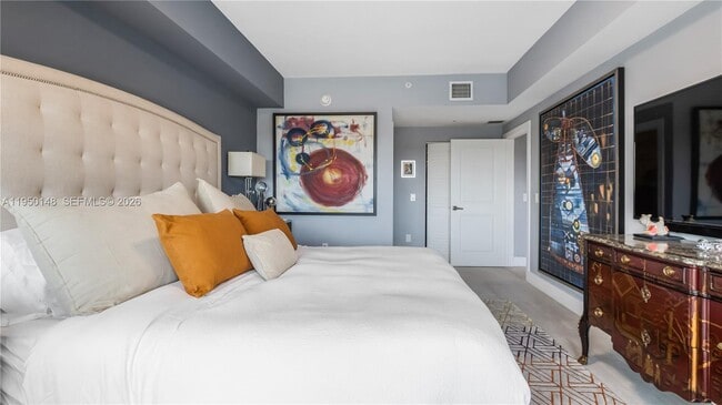 Building Photo - 2021 SW 3rd Ave