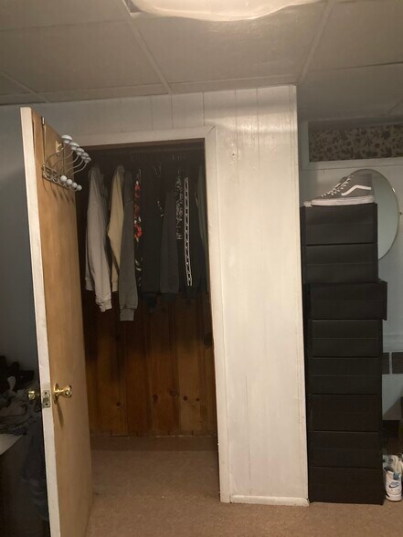photo closet - 764 Lenore Ln