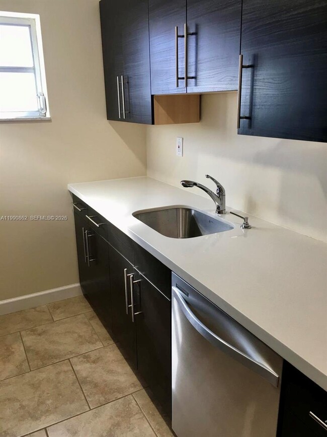 Building Photo - 1824 Monroe St