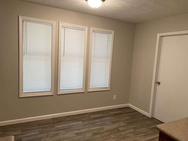 Building Photo - 51 Chatwood Cv