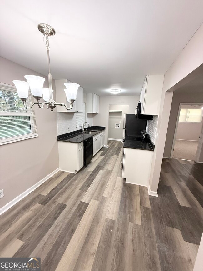 Building Photo - 207 Custer Cir