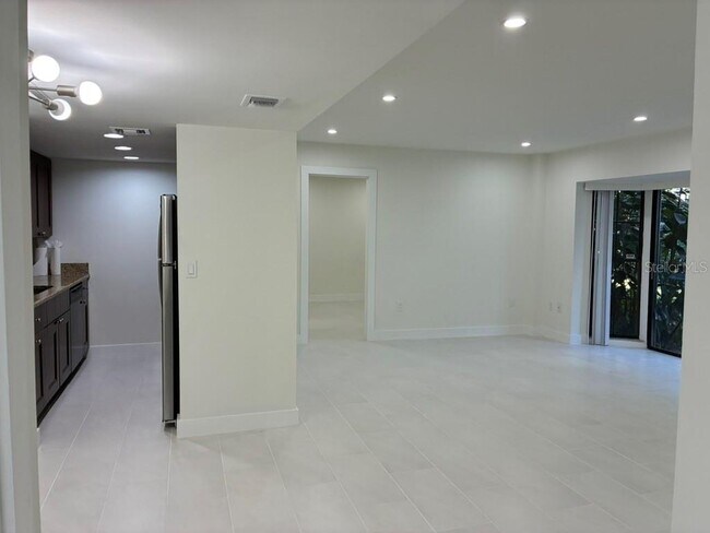 Building Photo - 5999 Village Cir N