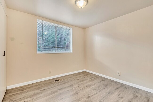 Building Photo - 2551 Elm Ave