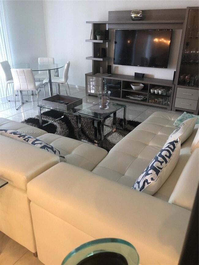 Building Photo - 2030 S Ocean Dr