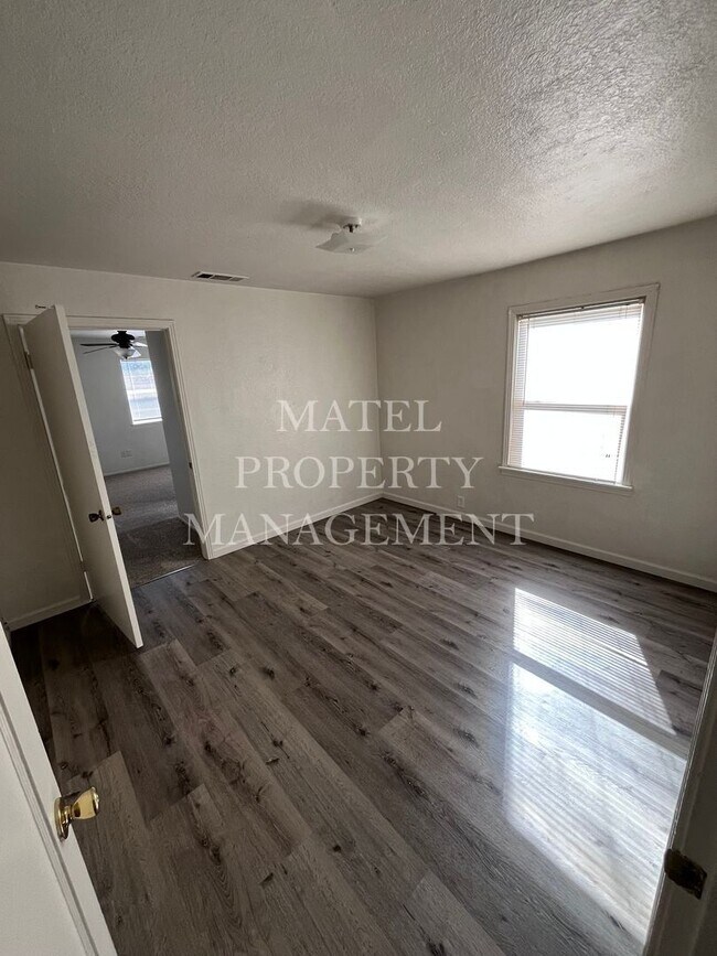 Building Photo - 548 Esgar Ave