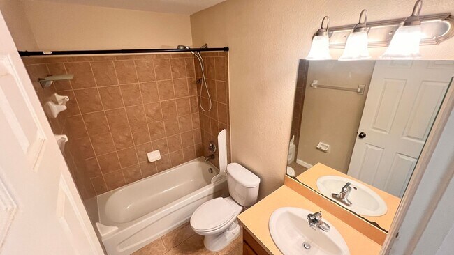 Building Photo - Lovely, Spacious 2 Bedroom, 2 Bathroom Home in Sebring!!