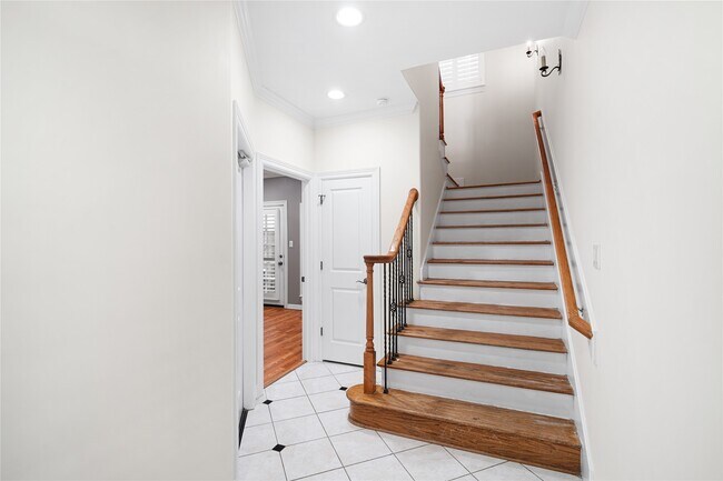 Building Photo - 2150 Bancroft Ln