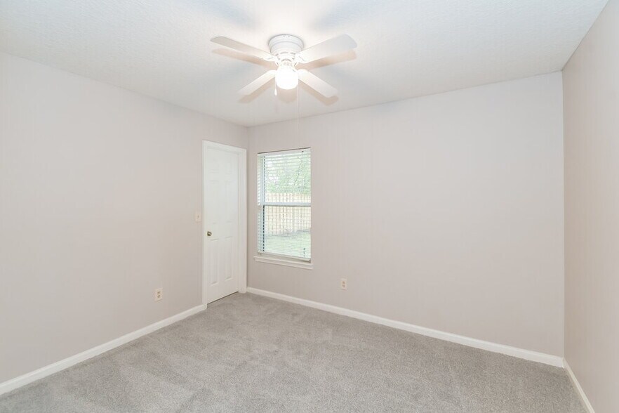 Building Photo - 552 Sparrow Branch Cir