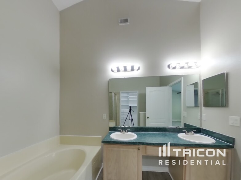 Building Photo - 1371 Winged Foot Dr