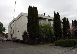 Building Photo - Win Don Apartments