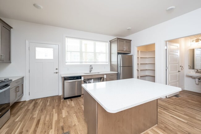 Building Photo - 3801 Lands End Ct