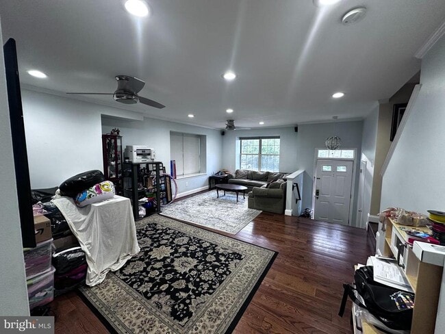 Building Photo - 9579 Tudor Oaks Dr