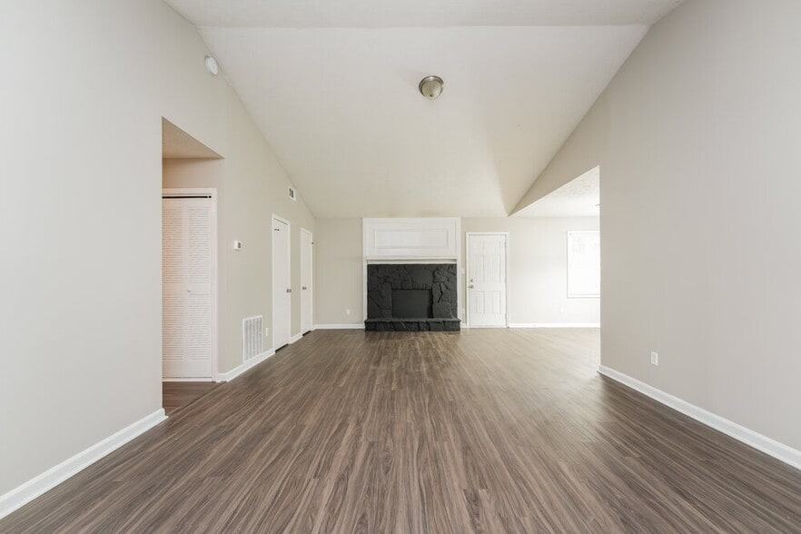 Building Photo - 591 Stonehedge Dr