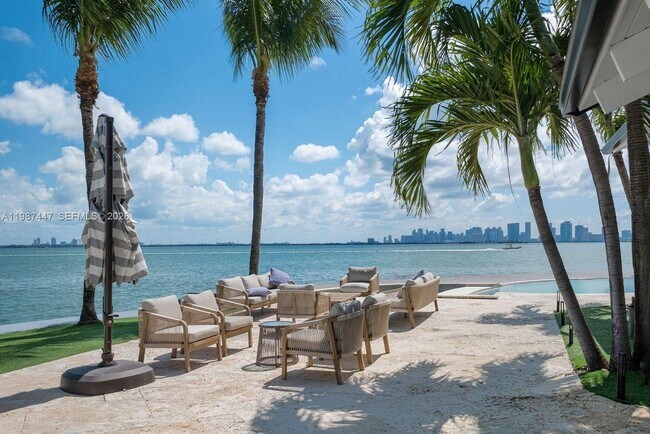 Building Photo - 1365 Bay Terrace