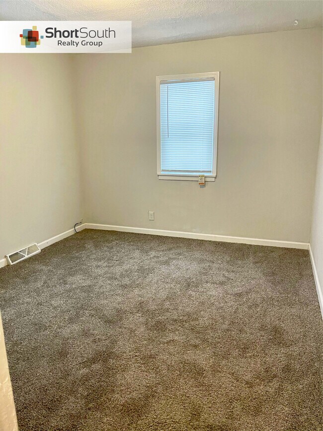 Building Photo - 513 S Fairview Ave