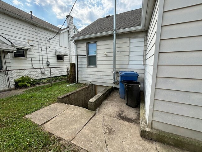 Building Photo - 8119 Essex Ave