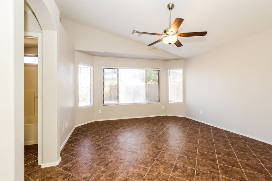 Building Photo - 3621 S 73rd Dr